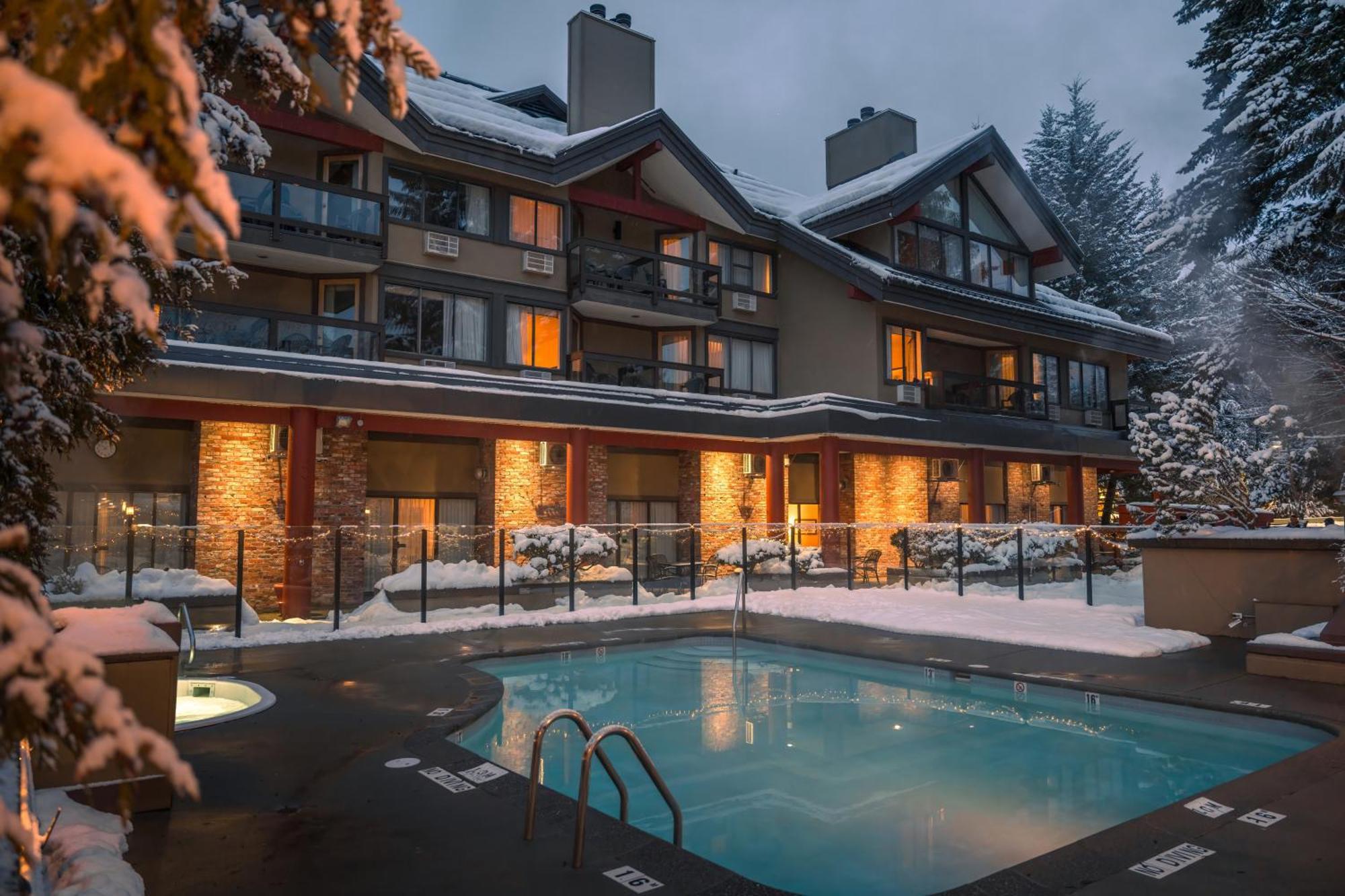 Whistler Village Inn & Suites Bagian luar foto