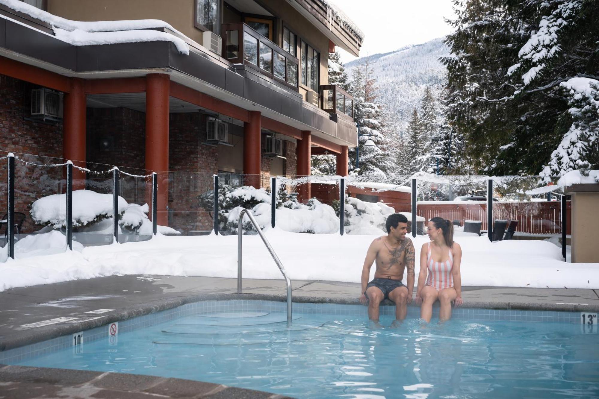 Whistler Village Inn & Suites Bagian luar foto