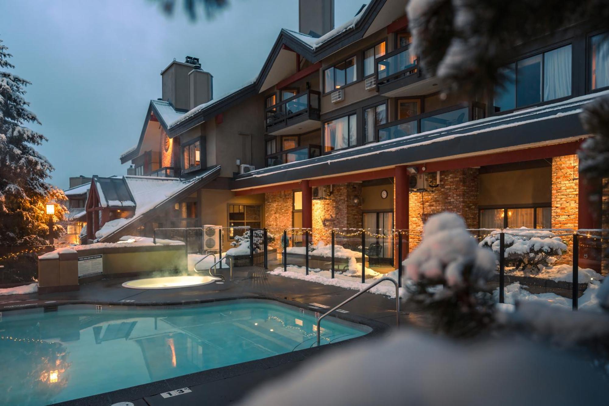 Whistler Village Inn & Suites Bagian luar foto
