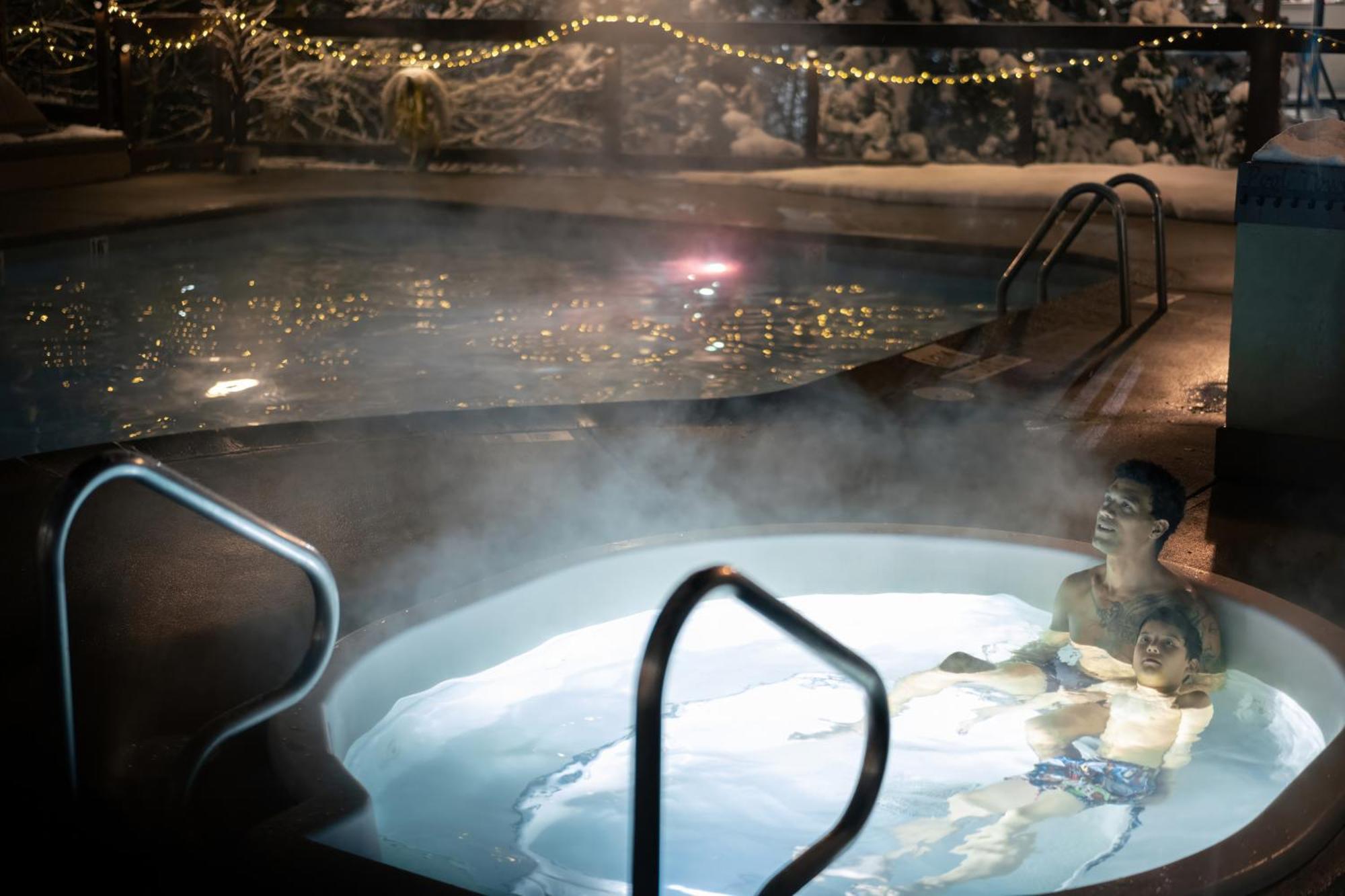 Whistler Village Inn & Suites Bagian luar foto