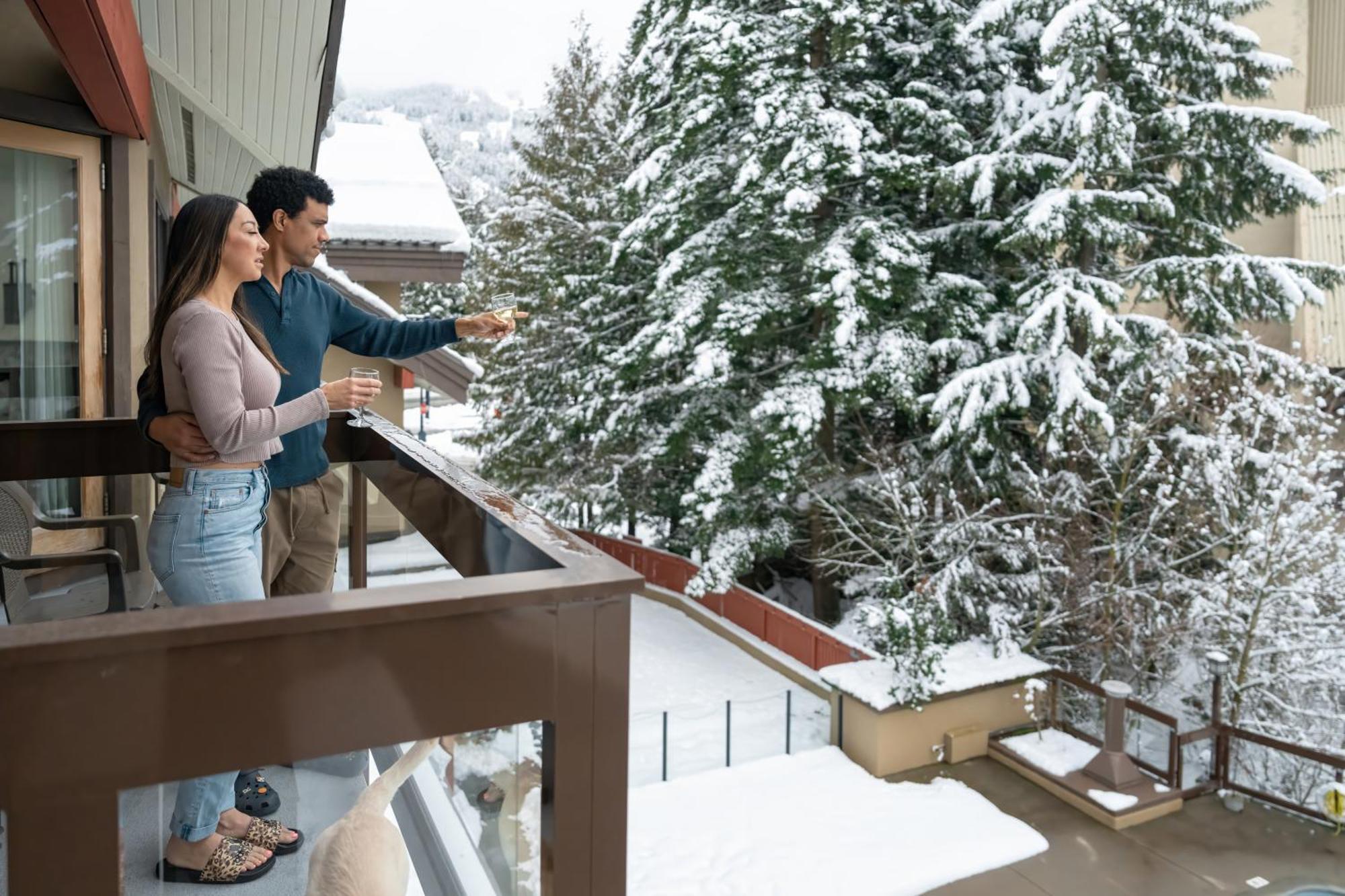Whistler Village Inn & Suites Bagian luar foto